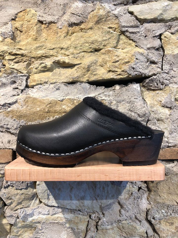 Black Oslo Clog with Shearling Lining