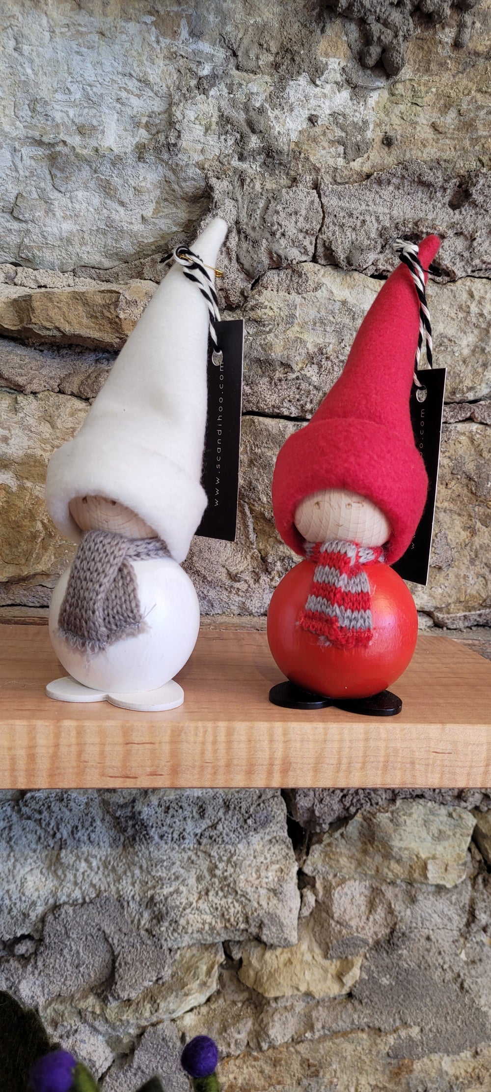 Wood Santa w/red scarf