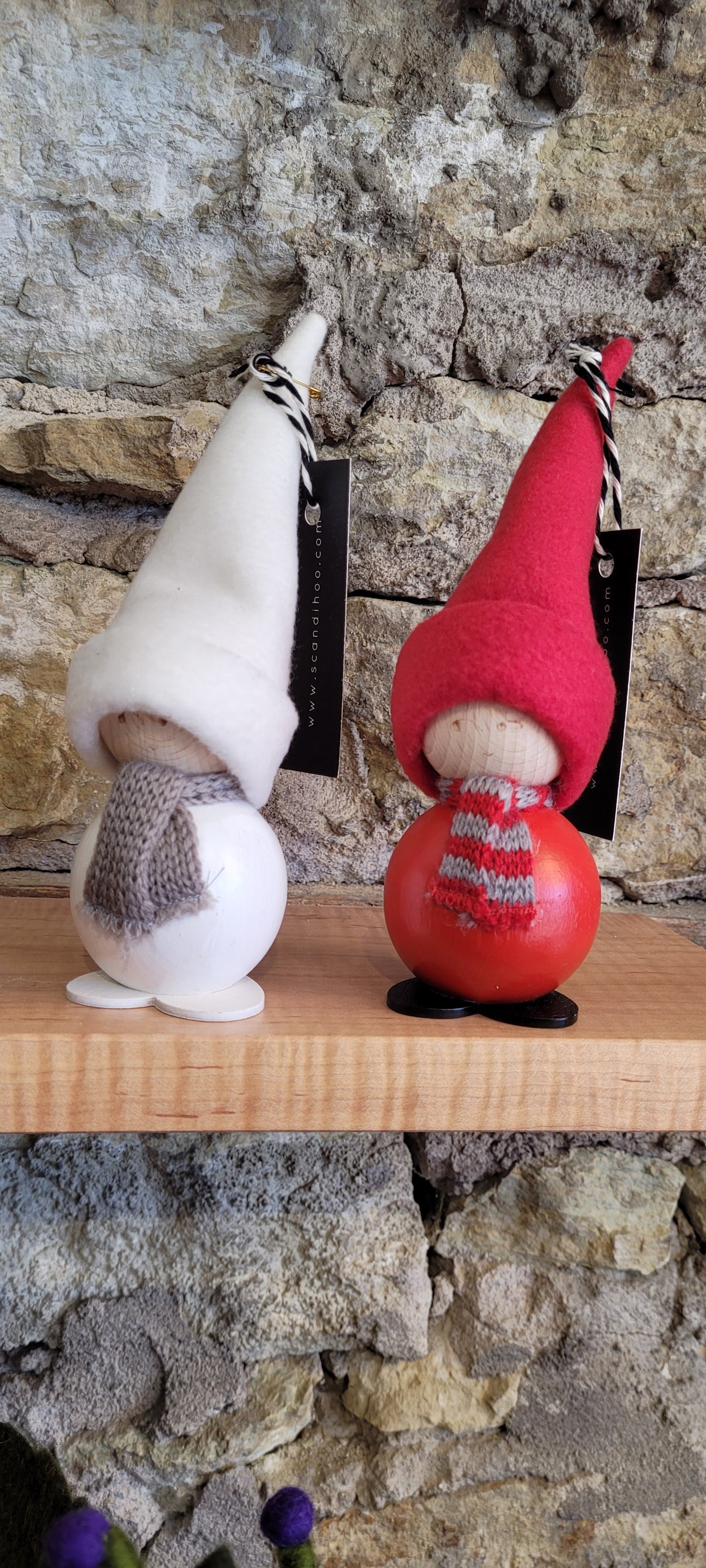 Wood Santa w/red scarf